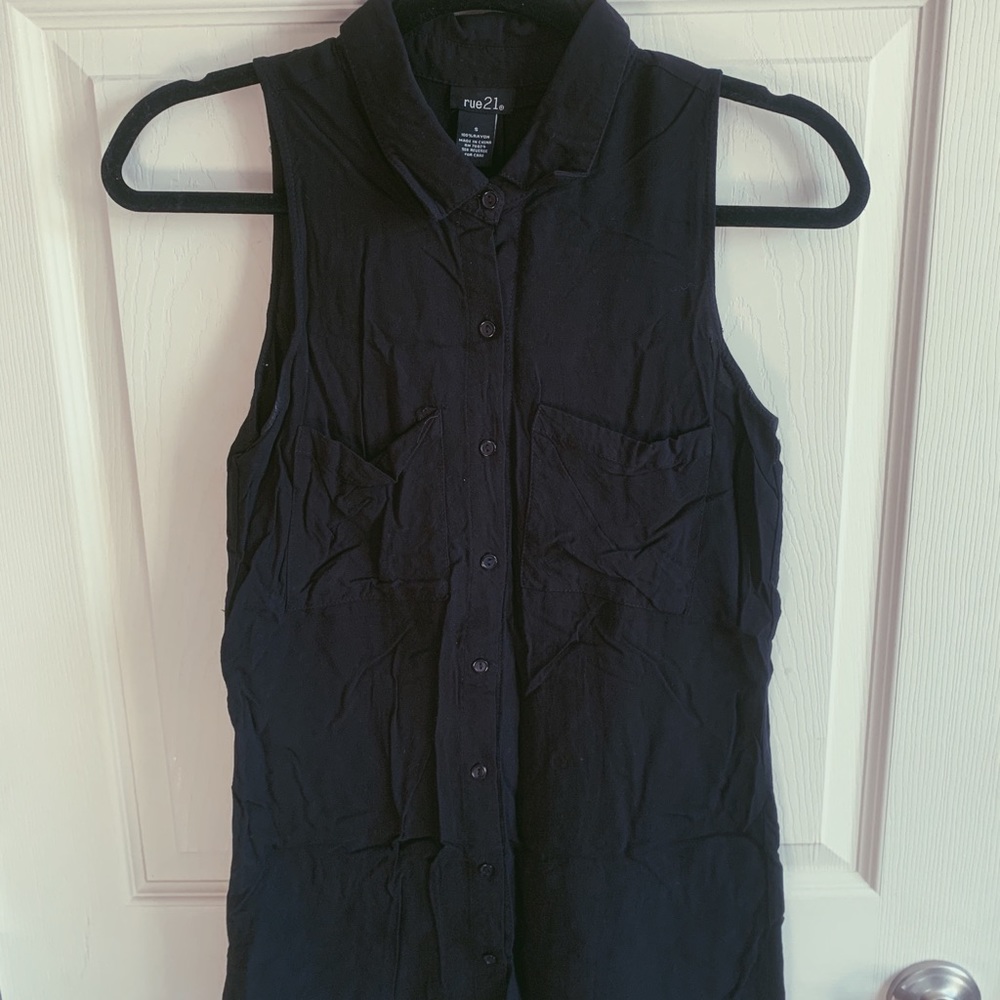 Black button up tank